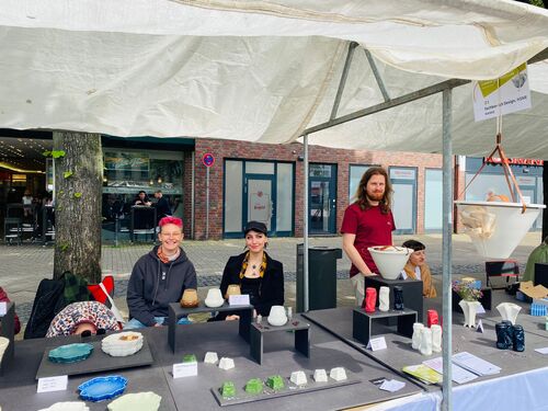 Foto Studierende auf dem Pottbäckermarkt 2024